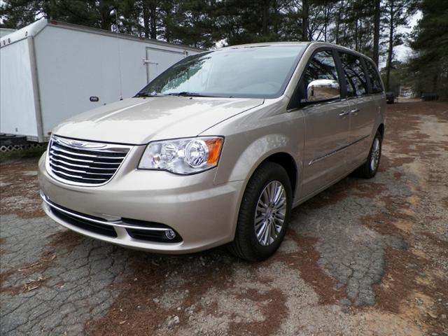 2013 Chrysler Town and Country Limited NAV 4X4