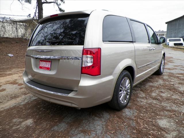 2013 Chrysler Town and Country Limited NAV 4X4