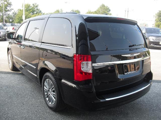 2013 Chrysler Town and Country Limited NAV 4X4