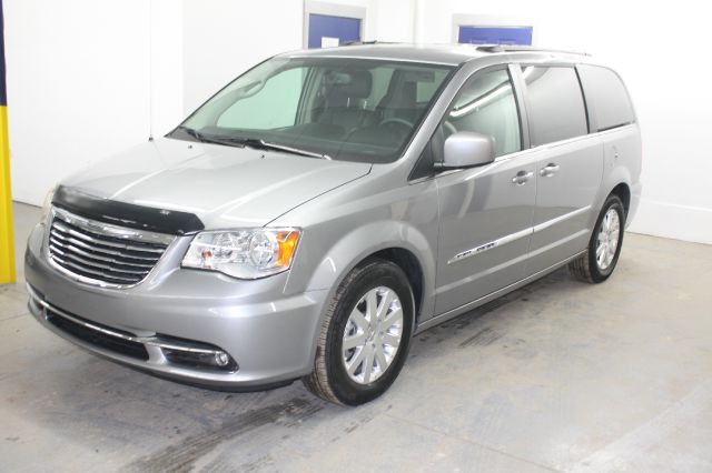 2014 Chrysler Town and Country 750li Xdrive 1-ownerawdnavigation Sedan