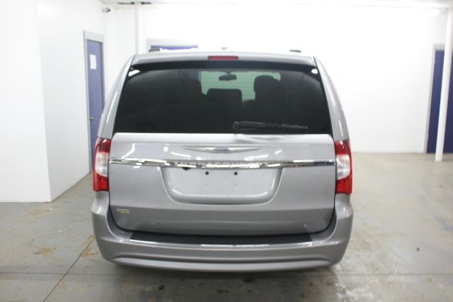 2014 Chrysler Town and Country 750li Xdrive 1-ownerawdnavigation Sedan