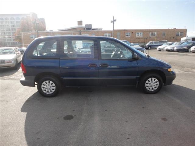 2000 Chrysler Voyager Base