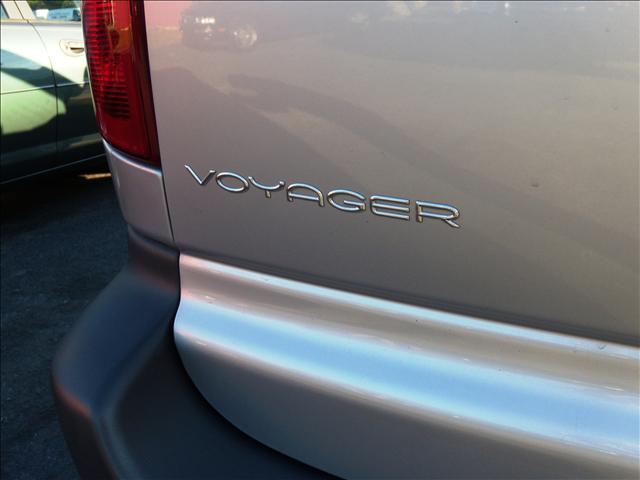 2001 Chrysler Voyager Base