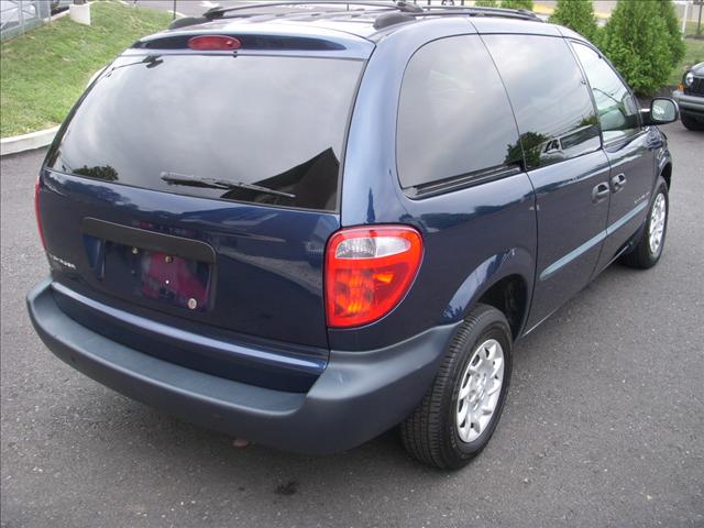 2001 Chrysler Voyager Base