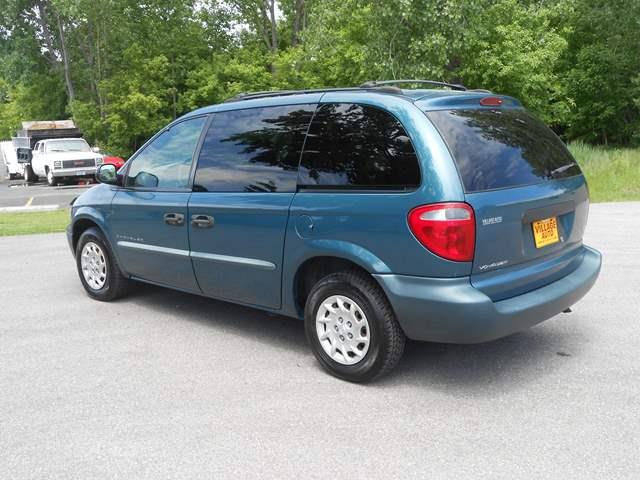 2001 Chrysler Voyager Base