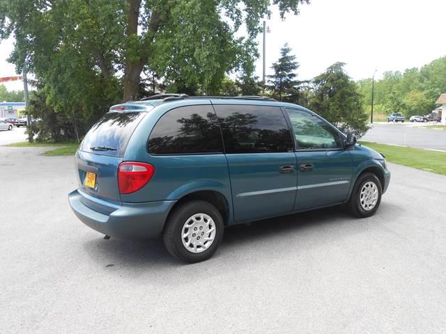 2001 Chrysler Voyager Base