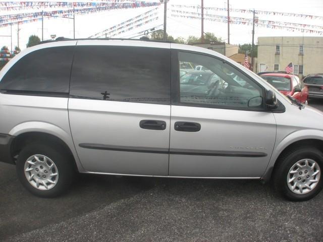 2001 Chrysler Voyager Base