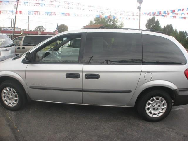 2001 Chrysler Voyager Base