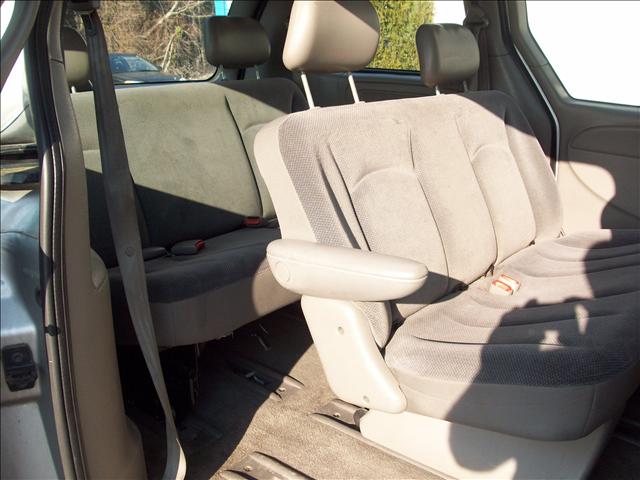 2001 Chrysler Voyager Base