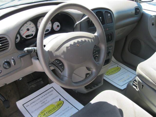 2001 Chrysler Voyager Base