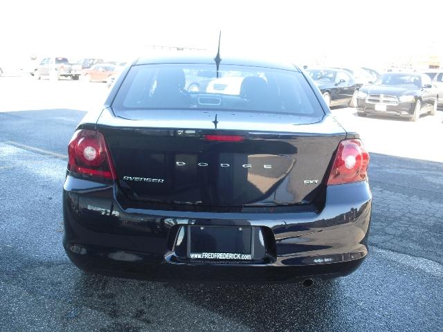 2012 Dodge Avenger S