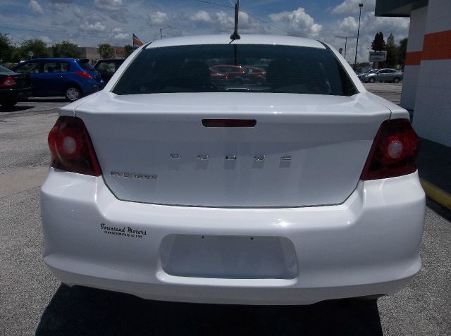 2013 Dodge Avenger Base