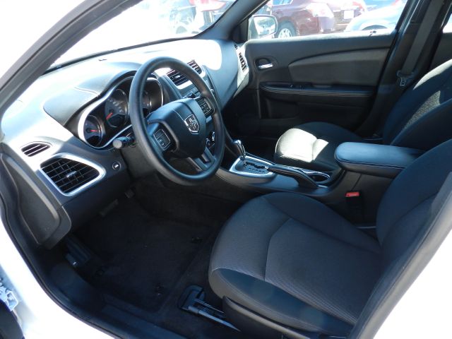 2013 Dodge Avenger Base