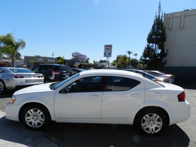 2013 Dodge Avenger Base