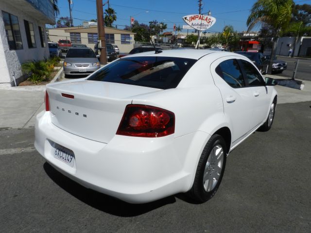 2013 Dodge Avenger Base