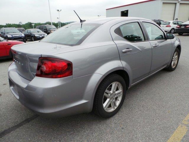 2013 Dodge Avenger S