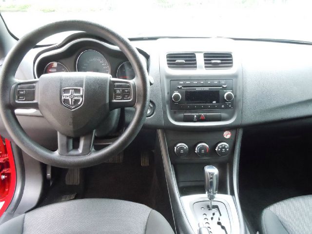 2013 Dodge Avenger Base