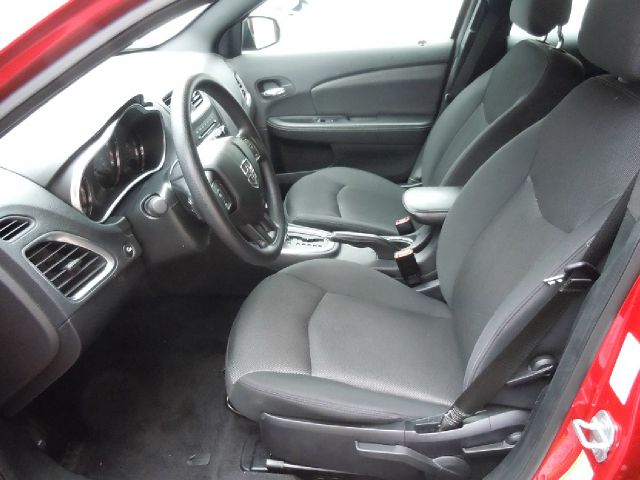 2013 Dodge Avenger Base