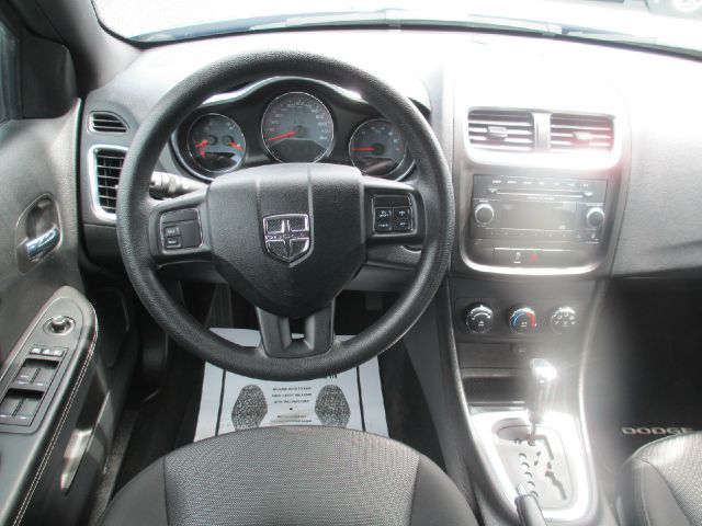 2013 Dodge Avenger Base