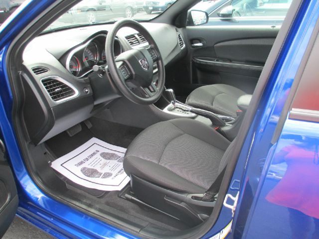 2013 Dodge Avenger Base