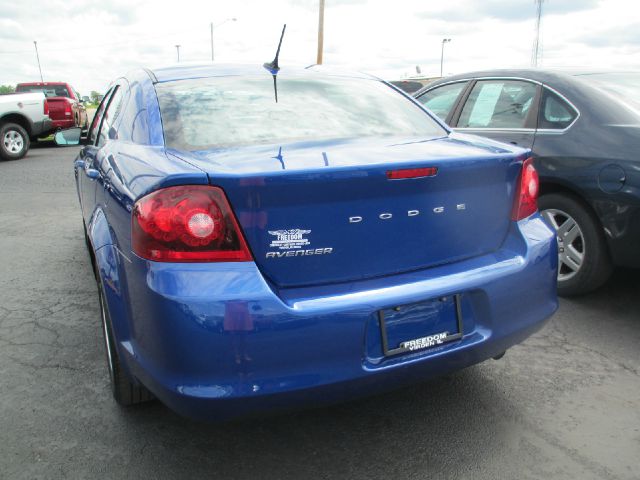 2013 Dodge Avenger Base