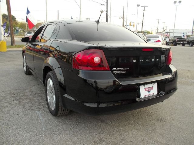 2013 Dodge Avenger Base