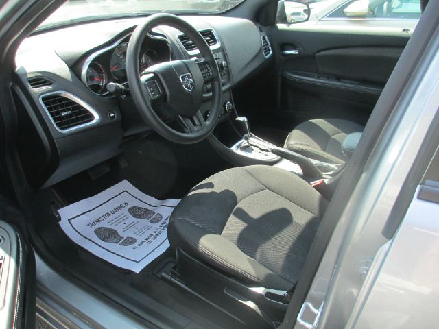 2013 Dodge Avenger Base