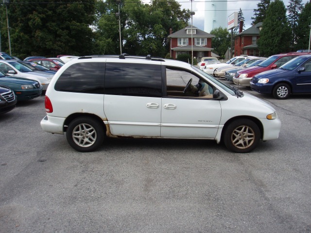 1999 Dodge Caravan SE