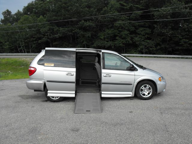 2003 Dodge Caravan Supercrew-short-king Ranch-4wd-sunroof-6 CD-1 OWNE