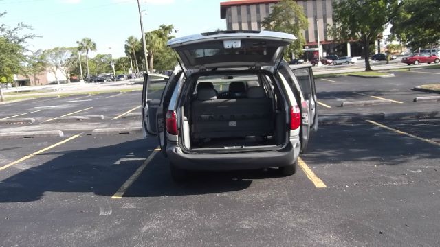 2005 Dodge Caravan SE