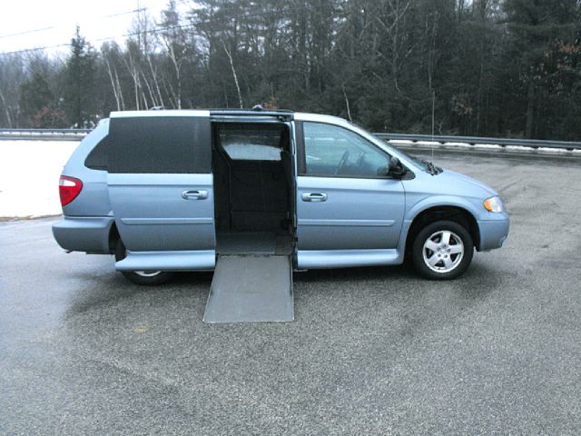 2006 Dodge Caravan 4dr Sdn I4 Man LE (natl)