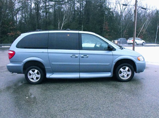 2006 Dodge Caravan 4dr Sdn I4 Man LE (natl)