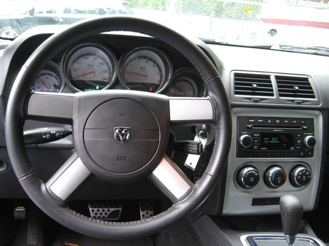 2009 Dodge Challenger SE