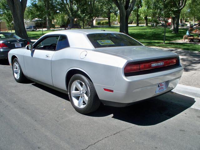 2009 Dodge Challenger SE