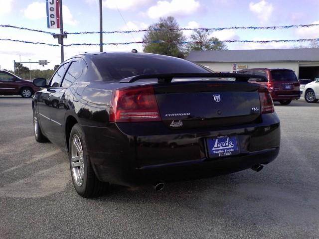 2006 Dodge Charger 4dr Quad Cab 160.5 WB 4WD SLT