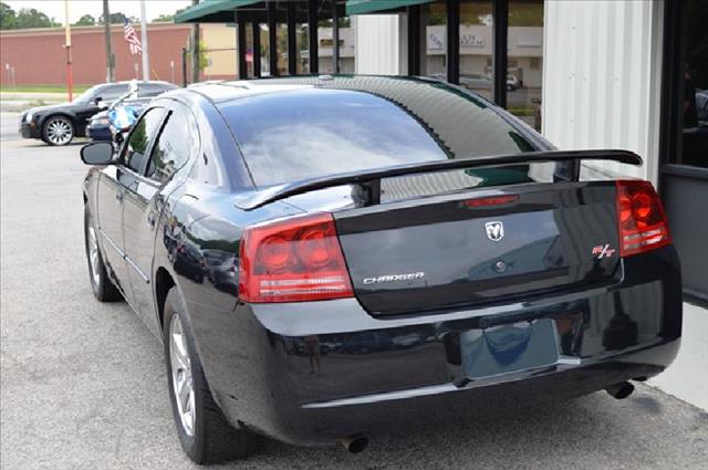 2007 Dodge Charger LTW/ Captain Chairs