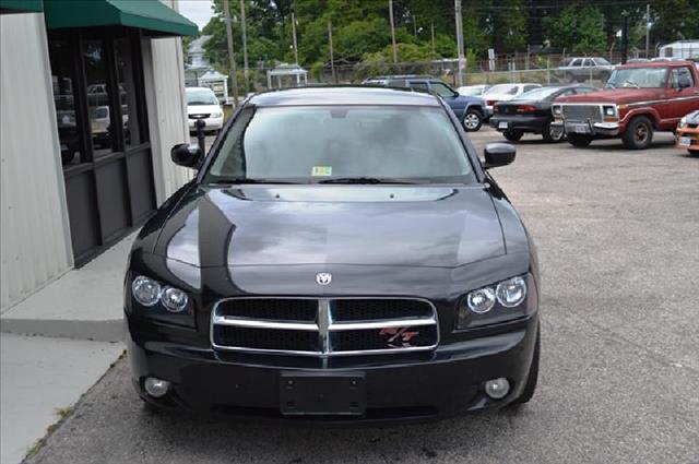 2007 Dodge Charger LTW/ Captain Chairs