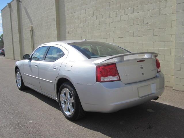 2010 Dodge Charger 1500 Quad Cab Laramie