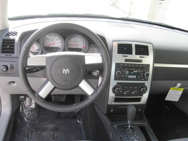 2010 Dodge Charger 1500 Quad Cab Laramie