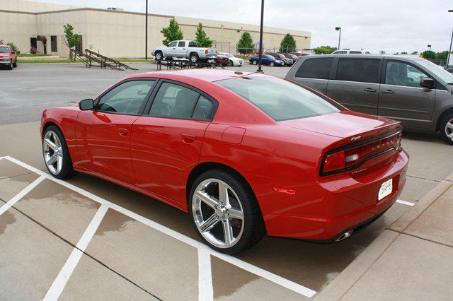 2011 Dodge Charger Sport -5 Speed-stick-4x4