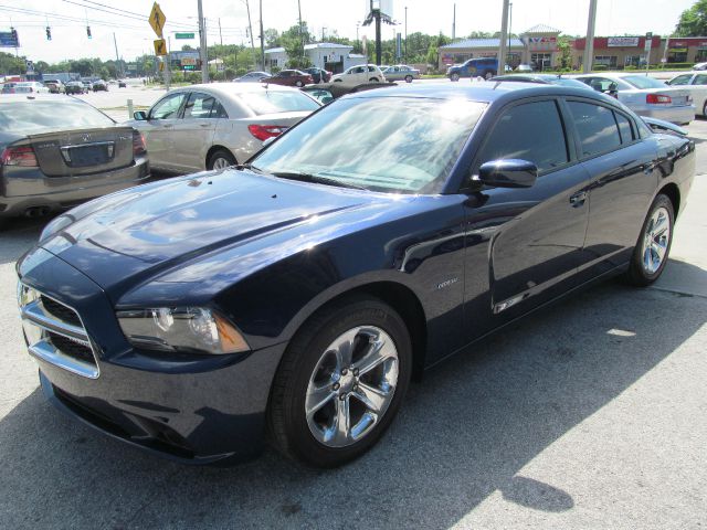 2013 Dodge Charger Crewcab 4X4 Kingranch