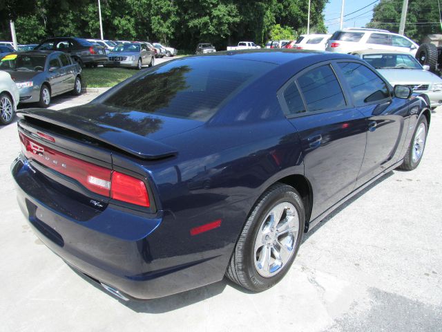 2013 Dodge Charger Crewcab 4X4 Kingranch