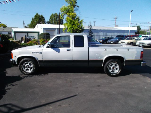 1990 Dodge Dakota Premier 4x4 SUV