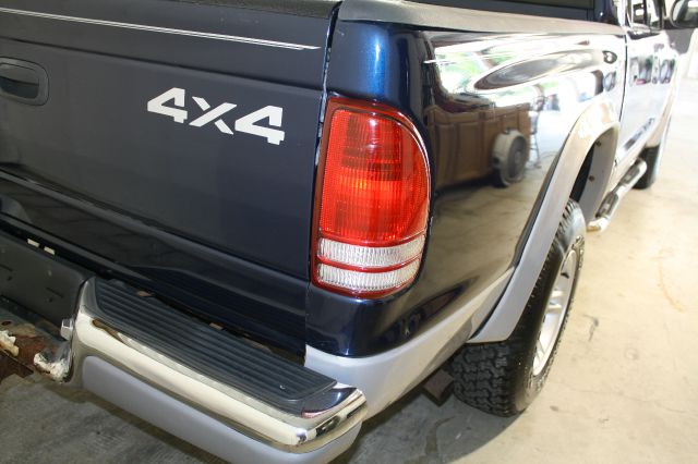 2000 Dodge Dakota 4X4 Premier (roof)