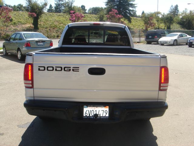 2002 Dodge Dakota L300 2 4DR SDN