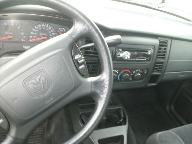 2003 Dodge Dakota 4dr LX 4WD Auto