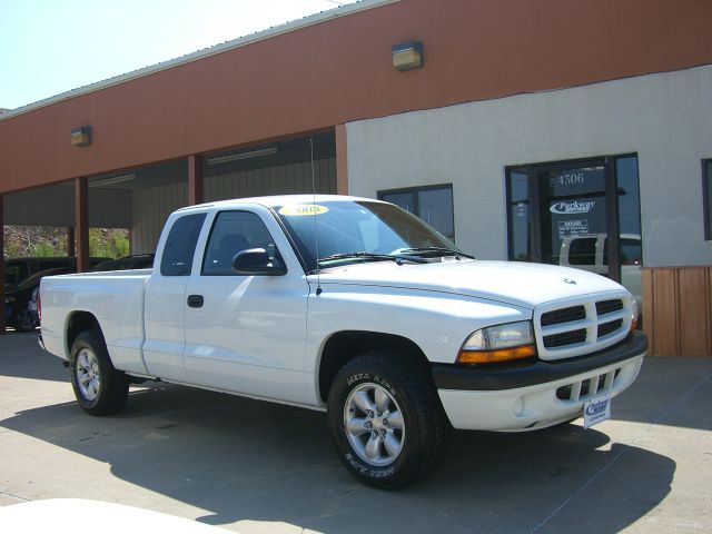 2003 Dodge Dakota L300 2 4DR SDN