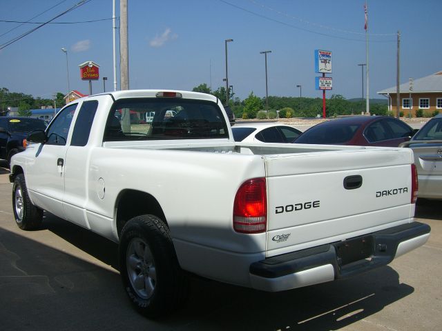 2003 Dodge Dakota L300 2 4DR SDN