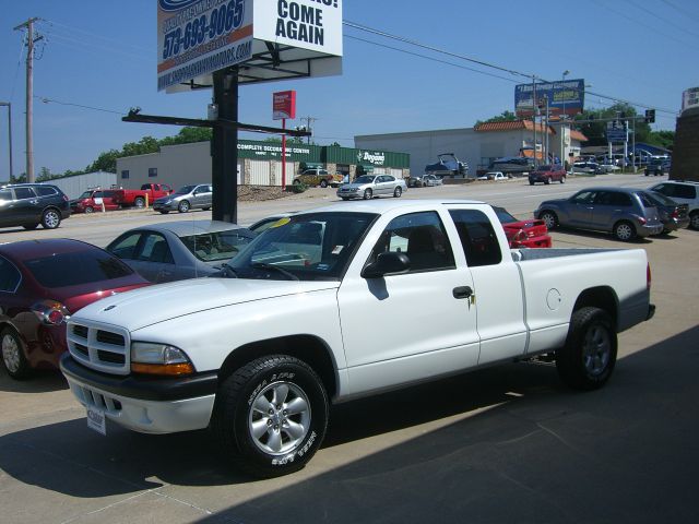 2003 Dodge Dakota L300 2 4DR SDN