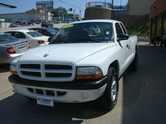 2003 Dodge Dakota L300 2 4DR SDN